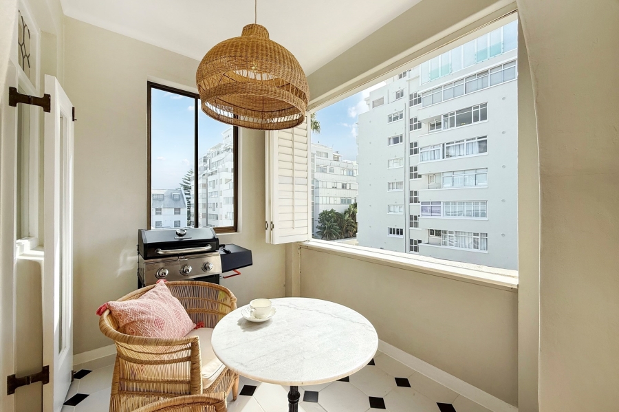 To Let 2 Bedroom Property for Rent in Sea Point Western Cape
